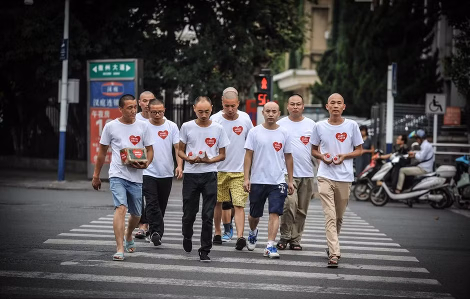 Ý tưởng độc đáo này xuất hiện trong đầu các ông bố khi họ gặp nhau tại bệnh viện, nơi họ cùng nhau đưa con mình tới để thực hiện các phương pháp hóa trị.