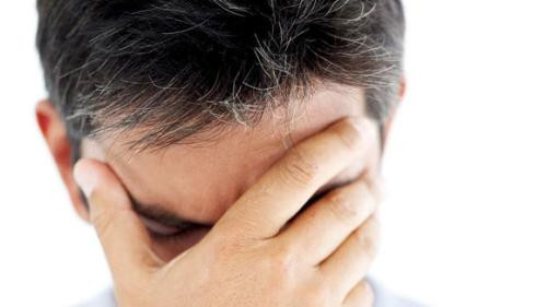 Vệ sinh bộ phận sinh dục không đúng cách, không sạch sẽ hàng ngày, trước và sau quan hệ tình dục. Đây là một trong những nguyên nhân khiến vi khuẩn xâm nhập và gây ra hiện tượng đi tiểu buốt rát ở nam giới.