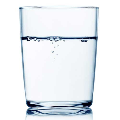 Uống nước 90 phút trước khi đi ngủ giúp tái tạo da hiệu quả. Giấc ngủ trải qua 4 giai đoạn khác nhau, 2 giai đoạn đầu bạn đang ở giữa ranh giới tỉnh táo và ngủ, giai đoạn 3 và 4 là khi bạn chìm vào giai đoạn ngủ sâu, đây cũng chính là giai đoạn tái tạo tế bào da, lúc này da cần lượng nước cần thiết trong cơ thể, vì vậy hãy uống nước 90 phút trước khi đi ngủ.