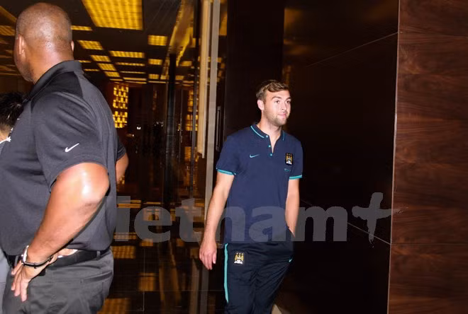 Tiền vệ sinh năm 1995 James Horsfield là một trong số những tài năng trẻ City đưa tới Việt Nam. (Ảnh: Hiếu Lương/Vietnam+).