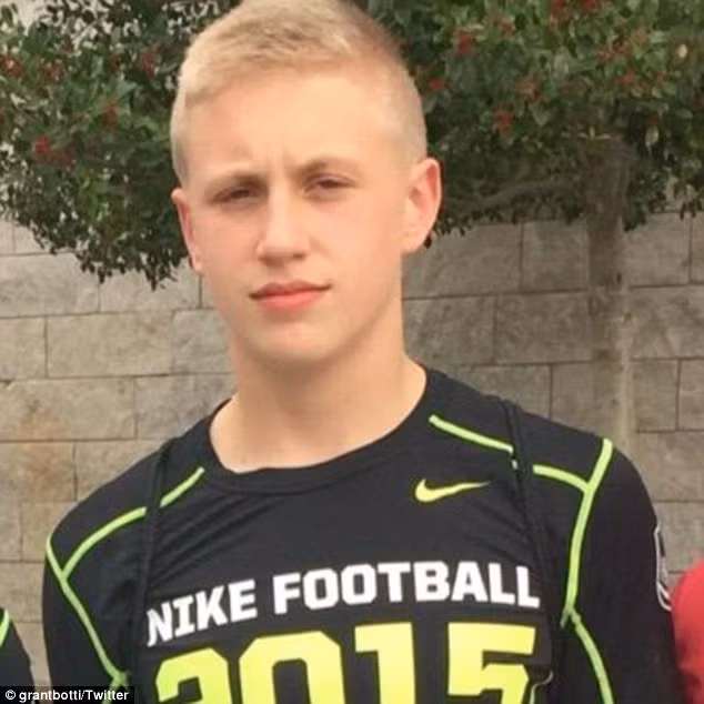 Chét ngát khi tụ kéo con rét dài 10 cm ra khoi tai-Hinh-3