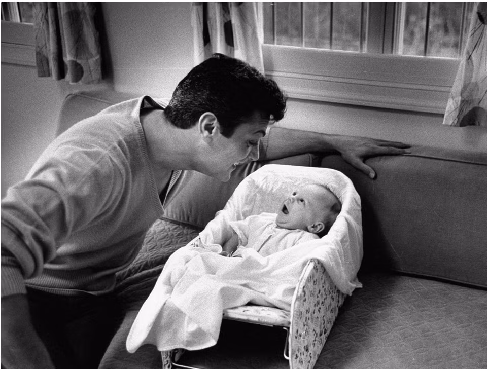 Có con gái là một trong những niềm hạnh phúc lớn nhất của các ông bố, đó giống như món quà đặc biệt.