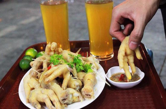 Vi sao phai than trong khi an mon khoai khau chan ga ngam sa ot?