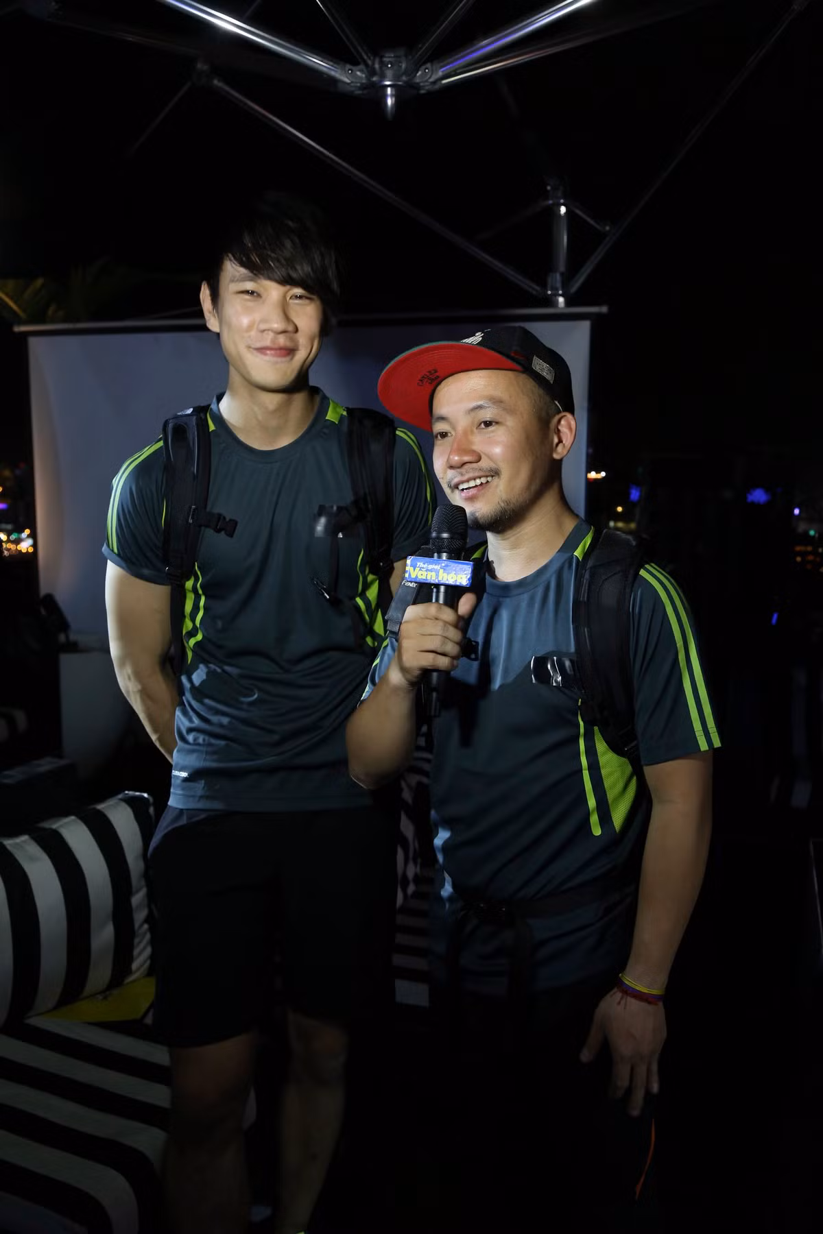 Tiến Đạt - tình cũ của Hari Won vui vẻ trả lời mọi thắc mắc sau những ồn ào tình cảm với báo chí và tiết lộ, dù mới gặp nhau nhưng anh và bạn đồng hành mới, Lincoln Thúc Lĩnh khá hợp nhau và hy vọng có chặng đua vui vẻ cùng nhau. Cả hai chọn màu áo Xanh lá.