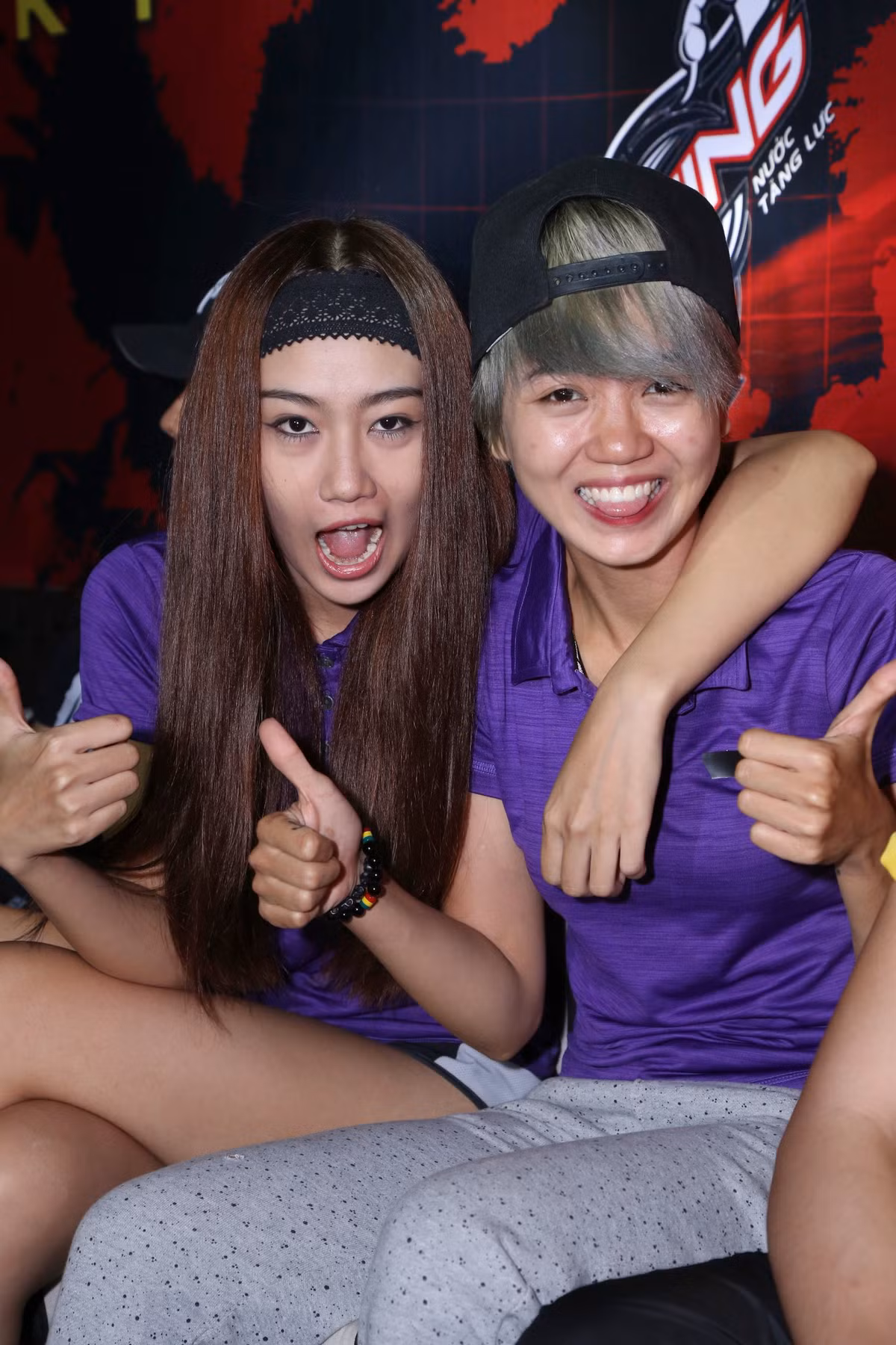 Đôi bạn diễn viên Song Ngư - Trúc Như đồng hành trong màu Đội Tím.