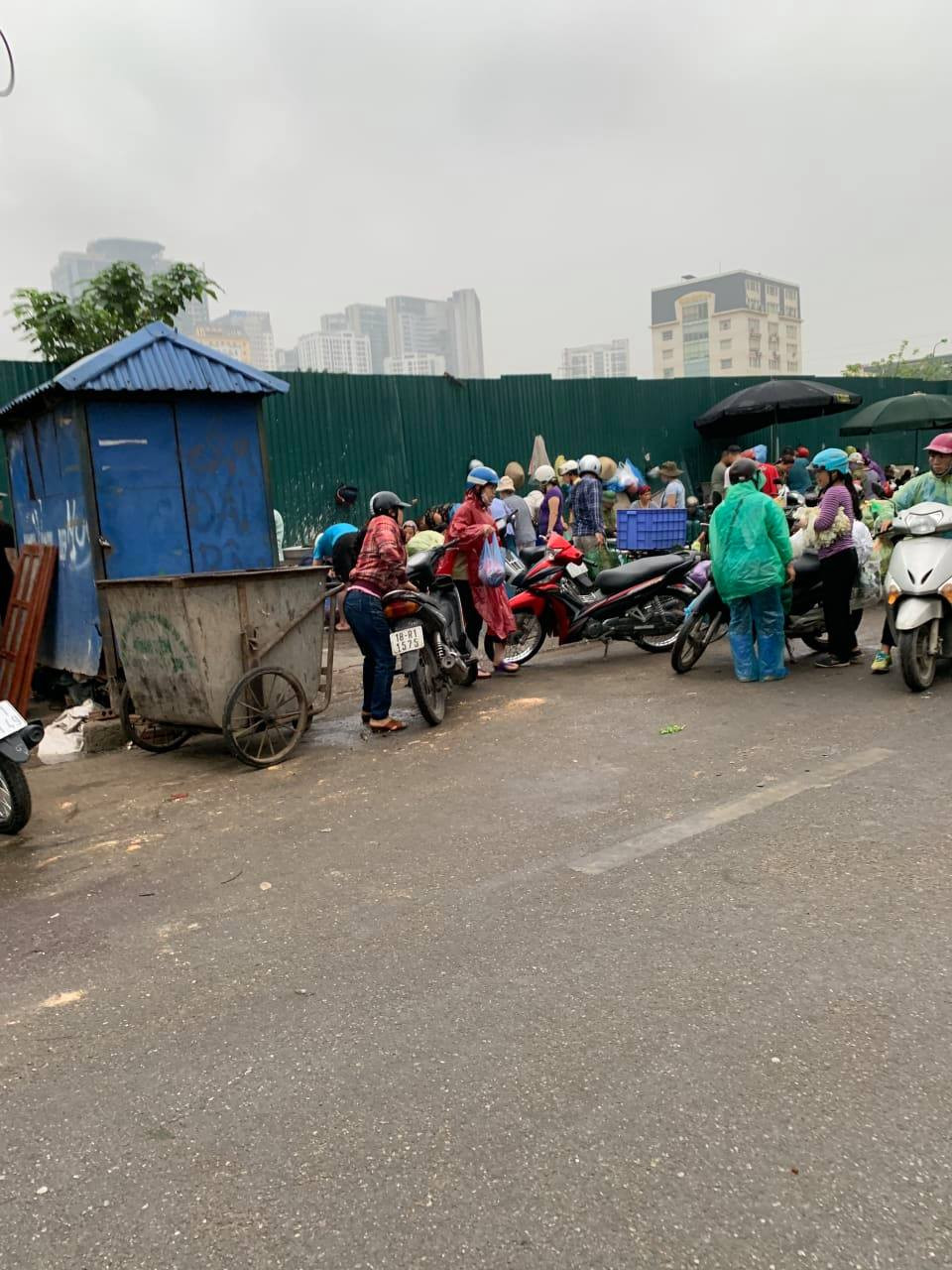 Chu tich phuong Dich Vong Hau co “tram” duoc cho tam, khong phep?-Hinh-9