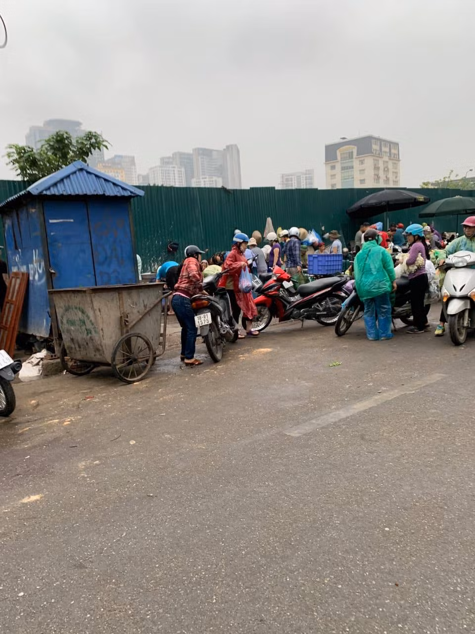 Chu tich phuong Dich Vong Hau co “tram” duoc cho tam, khong phep?-Hinh-9