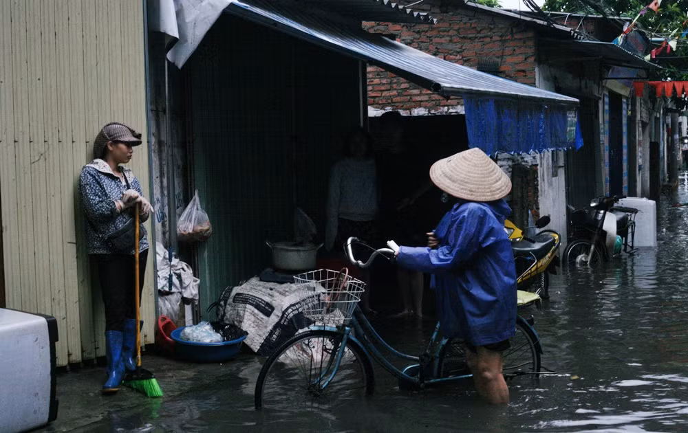 Những người buôn bán cũng gặp khó khăn.