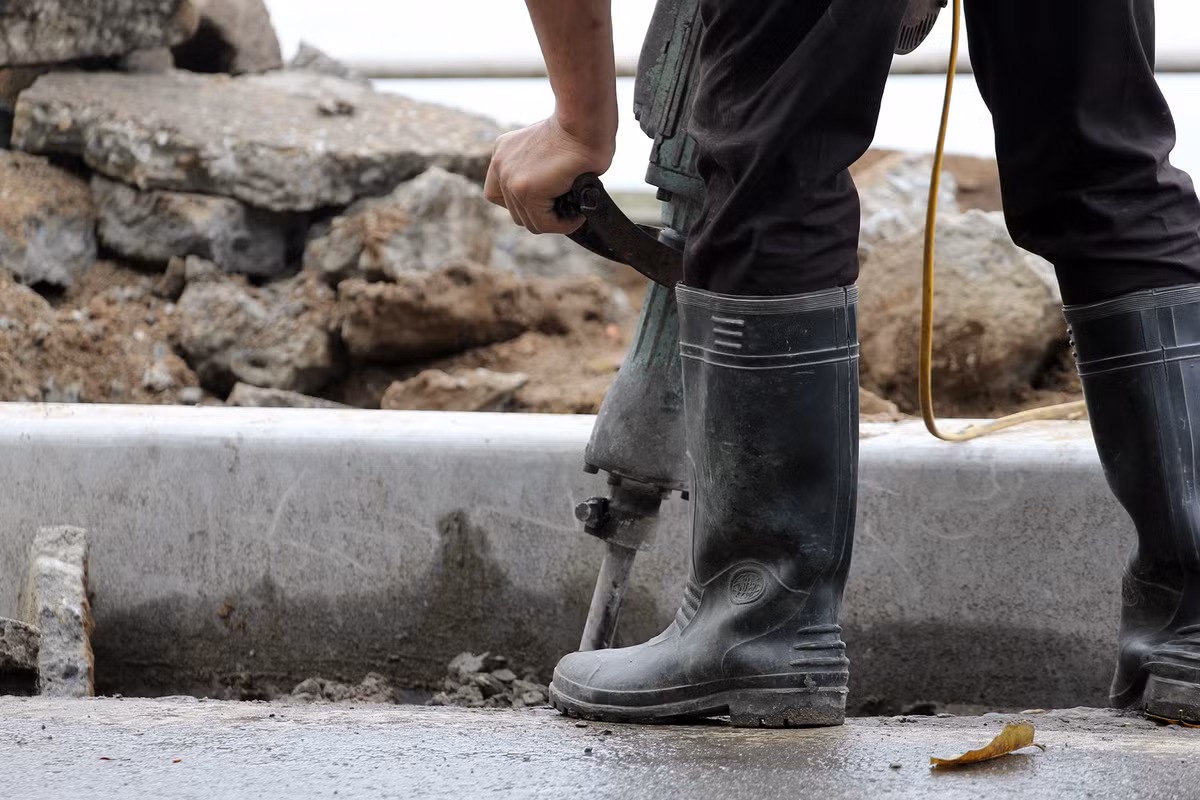 Ngoài tuyến đường Trích Sài trên địa bàn quận Tây Hồ còn có các tuyến đường sẽ được lát đá vỉa hè như; Quảng Bá, Nguyễn Đình Thi, phố Yên Hoa, đoạn phố Nhật Chiêu đến phố Quảng Bá, đường Thanh Niên, đường Lạc Long Quân, đường Võ Chí Công, đường Xuân La.