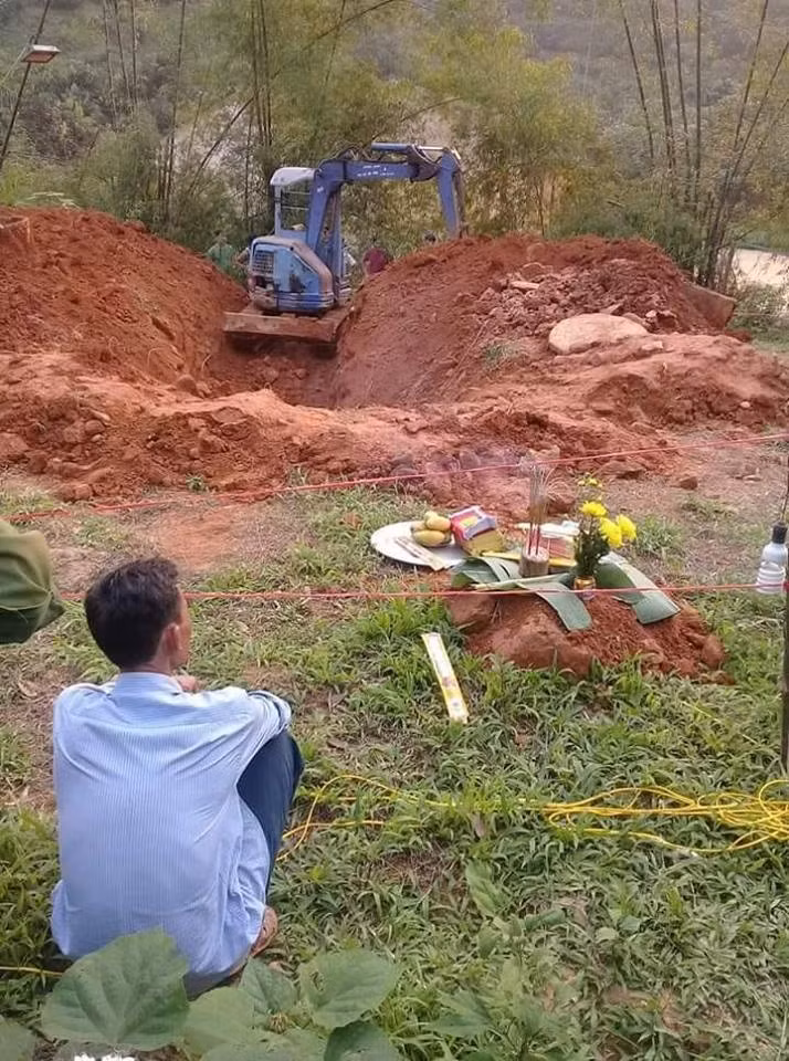 Con gai mat tich 2 thang, me bang hoang phat hien xac duoi gieng