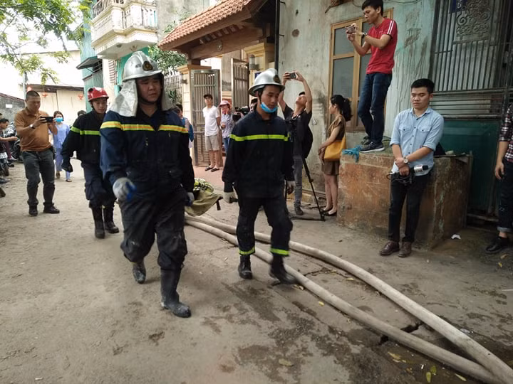 Chay nha xuong o Ha Noi: 4 nan nhan la nguoi mot nha-Hinh-5