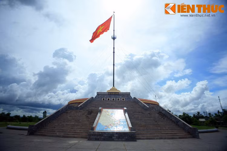 Bằng ý chí sắt đá với quyết tâm để “nước Việt Nam là một, dân tộc Việt Nam là một,” quân dân hai miền đã không quản ngại hy sinh gian khổ, đoàn kết đứng lên kháng chiến chống Mỹ cứu nước. (Ảnh: Quốc Lê).