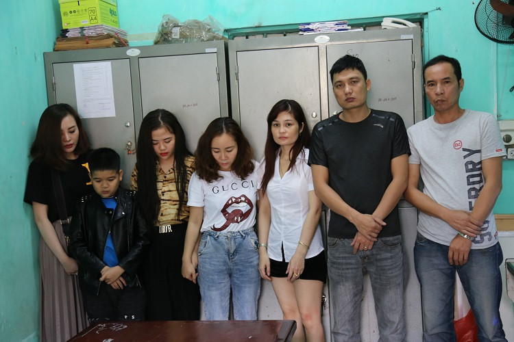 Dien vien “Cu Thoc” cho rang bi “gai” su dung ma tuy trong quan karaoke