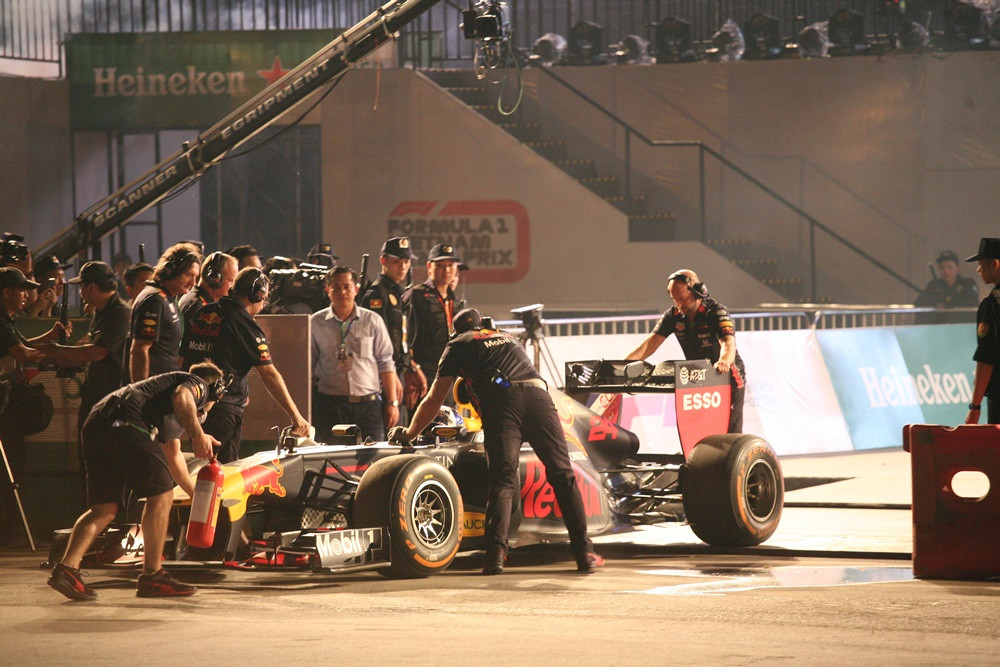 Tâm điểm của sự kiện là màn biểu diễn xe đua F1 của huyền thoại làng F1, David Coulthard, người đã có 13 chiến thắng chặng và 62 lần đứng trên bục podium chặng trong sự nghiệp.