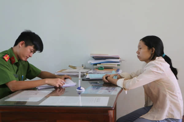 Trần Thị Thuyền Uyên tại cơ quan công an. Ảnh: CAND