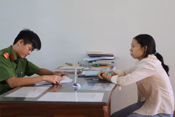 Trần Thị Thuyền Uyên tại cơ quan công an. Ảnh: CAND