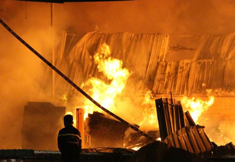 Ha Noi: Nha xuong chay luc rang sang lam 8 nguoi chet va mat tich