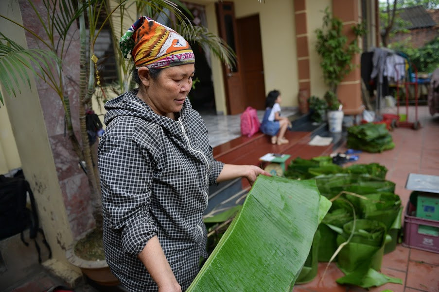 Bà Tuyên cho hay, trung bình giá 1kg lá chuối sẽ được bán khoảng 10 nghìn đồng, nhưng lá loại đẹp giá sẽ cao hơn một chút, khoảng 15 nghìn đồng/kg.