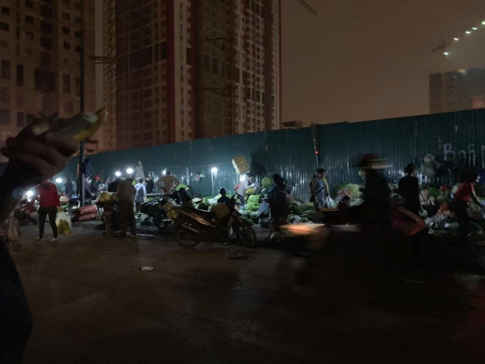 Ha Noi: Cho tam, khong phep 