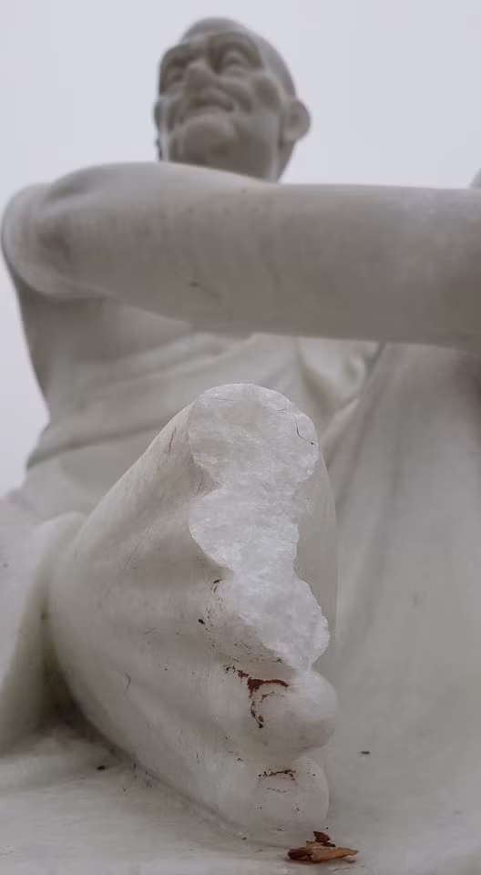 Vị Trưởng Công an xã Vĩnh Ngọc chia sẻ thêm, từ ngày về chùa làm trụ trì, Đại đức Thích Thanh Khánh không có mâu thuẫn với người dân địa phương cũng như hàng xóm xung quanh chùa. Ngoài ra, một số đối tượng nghiện ngập trên địa bàn đều đã được xã quản lý.