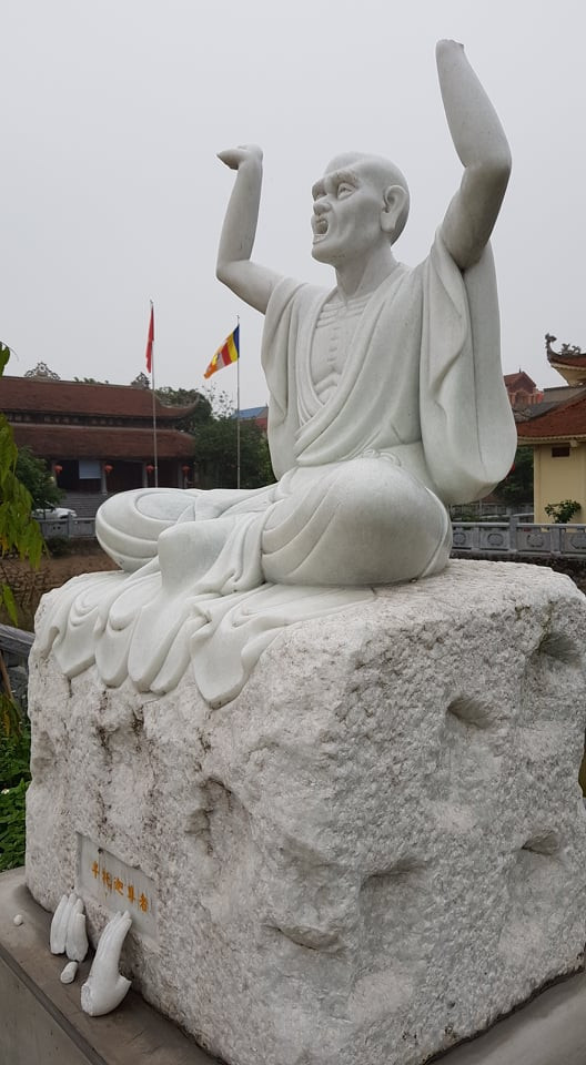 Trao đổi thêm với PV, ông Nguyễn Văn Thực - Phó Trưởng Công an xã Vĩnh Ngọc cho biết, camera an ninh của nhà chùa đặt phía trong, không bao quát hết khu vườn tượng và lối vào. Sự việc đã được Công an huyện Đông Anh trực tiếp thụ lý. Công an xã Vĩnh Ngọc vẫn tích cực phối hợp rà soát trên địa bàn.