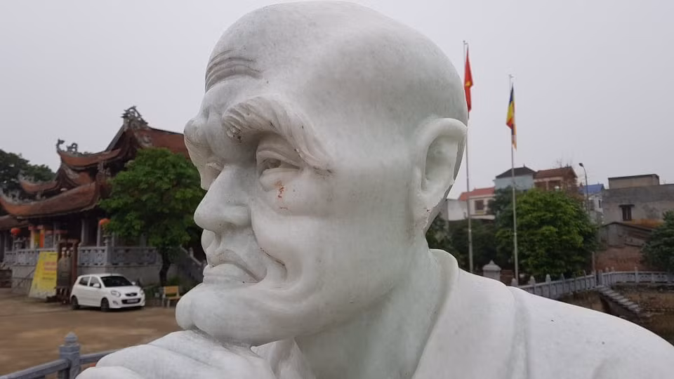 “Các pho tượng La Hán được làm bằng đá ngọc trắng nguyên khối do các phật tử thập phương phát tâm công đức, mới được an vị cuối năm 2018 thì nay xảy ra việc. Về tài sản chưa biết thế nào mà định giá, nhưng nó đã ảnh hưởng rất lớn đến vấn đề tâm linh của nhà chùa cũng như các phật tử và người dân địa phương.” - trụ trì chùa Khánh Long cho biết.