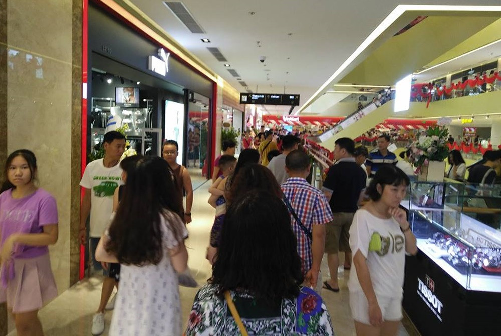 Nhiều gia đình lựa chọn ở lại Thủ đô Hà Nội trong dịp nghỉ lễ 30/4-1/5 thay vì đi chơi xa.