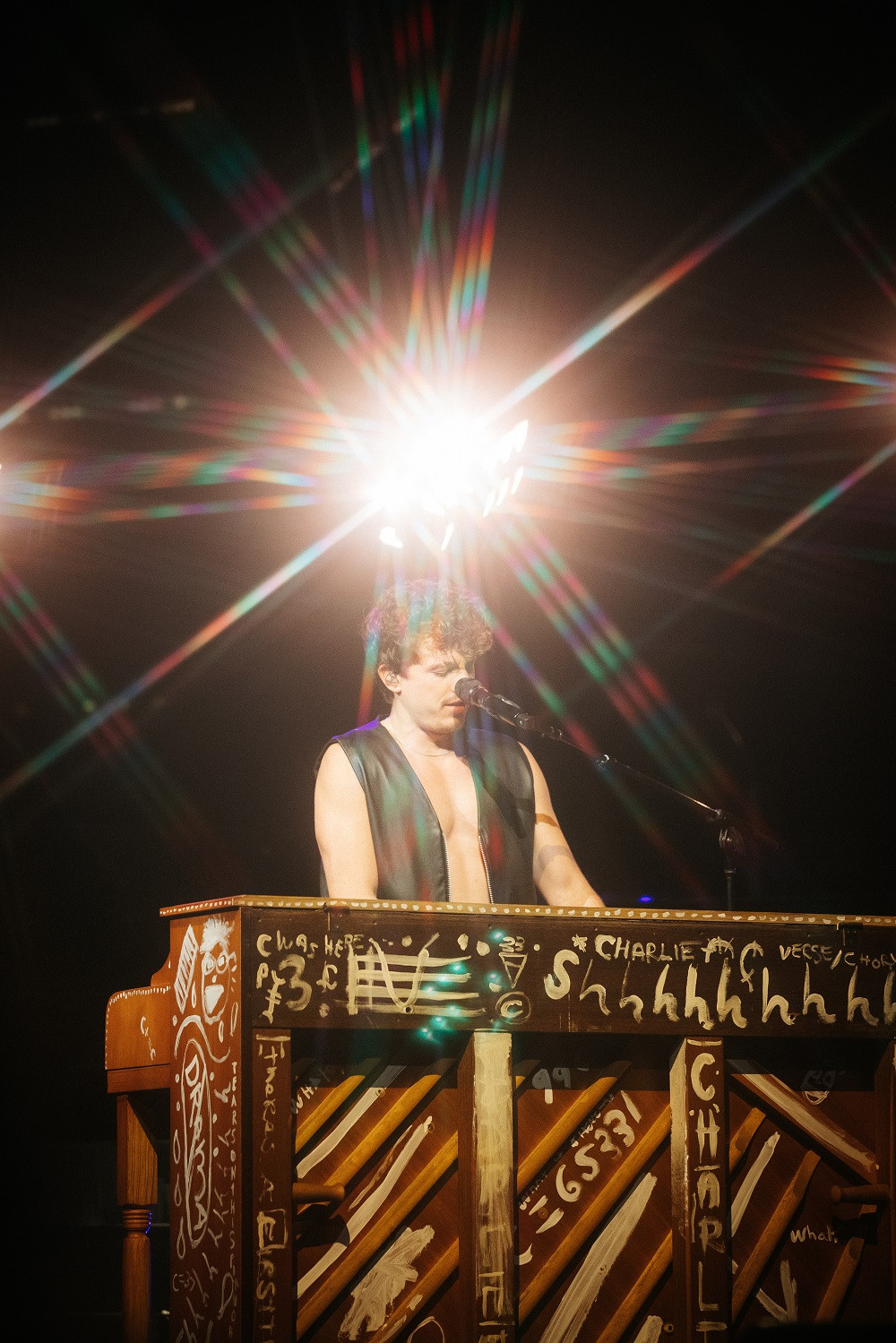 Nóng hơn cả mùa hè là những tấm vé tới gặp Charlie Puth ngay tại Nha Trang Nong hon ca mua he la nhung tam ve toi gap Charlie Puth ngay tai Nha Trang