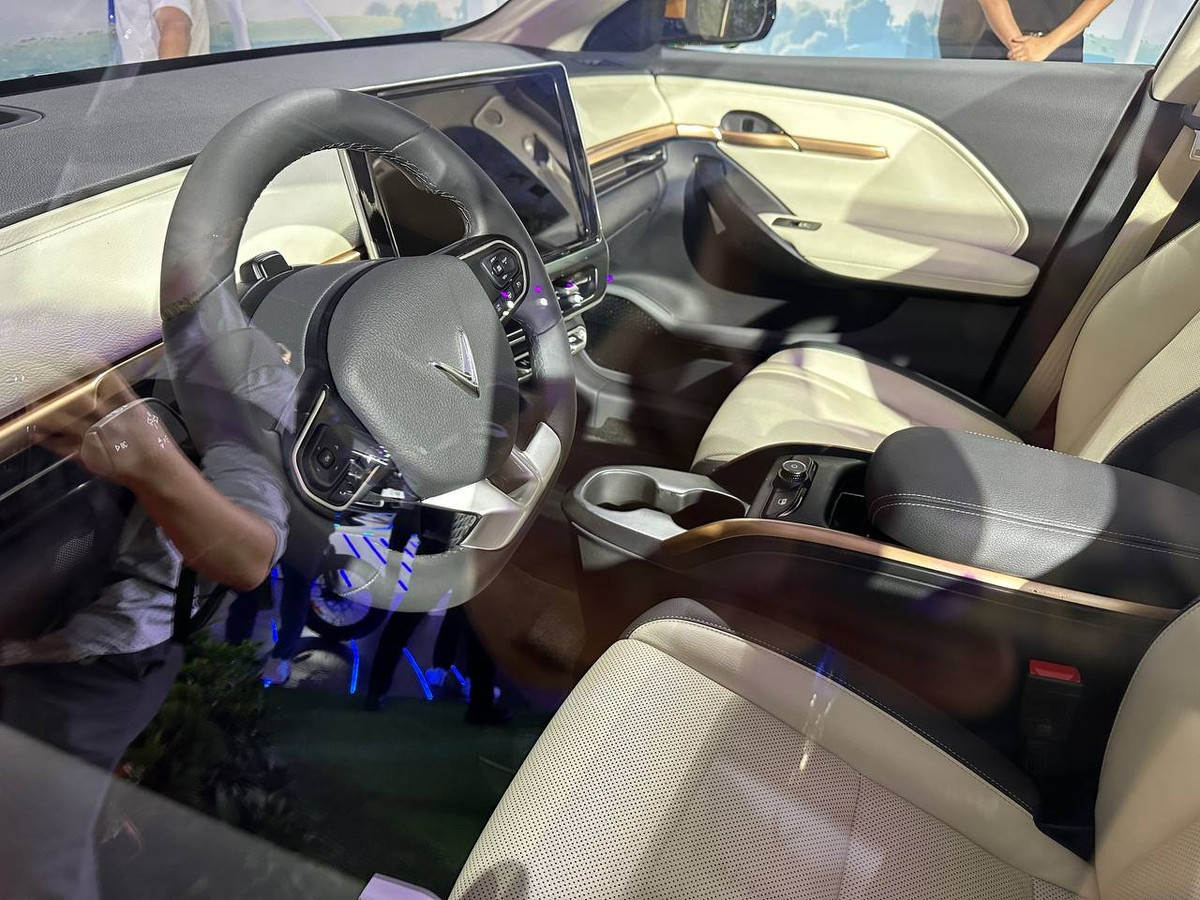 Nhìn lại những hình ảnh ấn tượng của VF 6, đếm ngược ngày chính thức ra mắt 29/9 - Hình 6 Nhin lai nhung hinh anh an tuong cua VF 6, dem nguoc ngay chinh thuc ra mat 29/9-Hinh-6