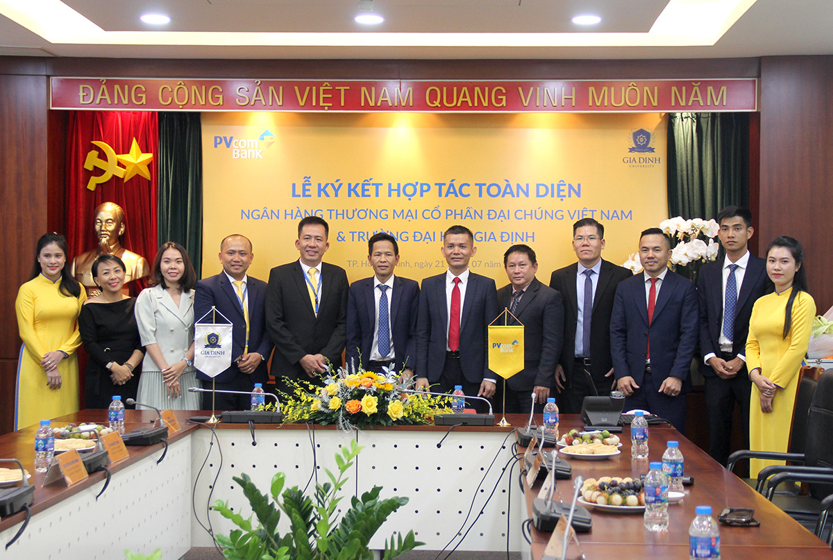 PVcomBank hop tac toan dien voi Truong Dai hoc Gia Dinh huong toi phat trien ben vung
