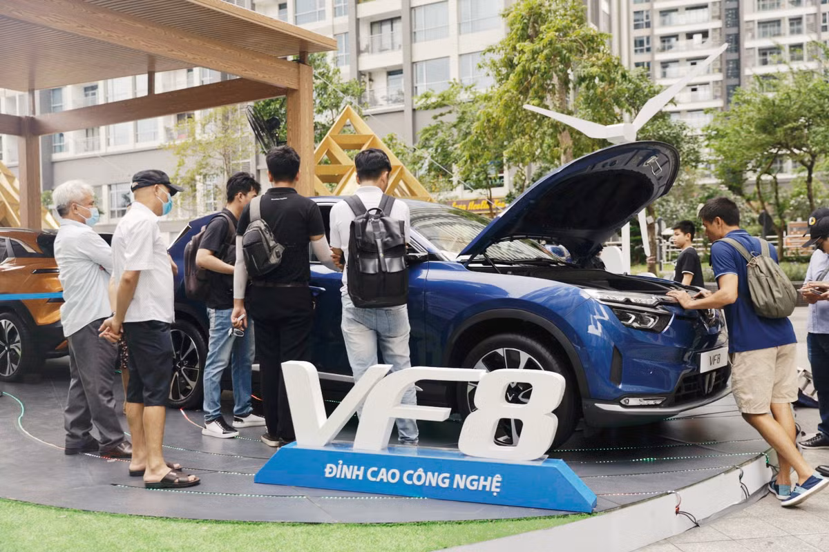 VinFast VF 8 - lua chon vuot troi ve ca cong nghe, gia ban lan chinh sach hau mai-Hinh-2