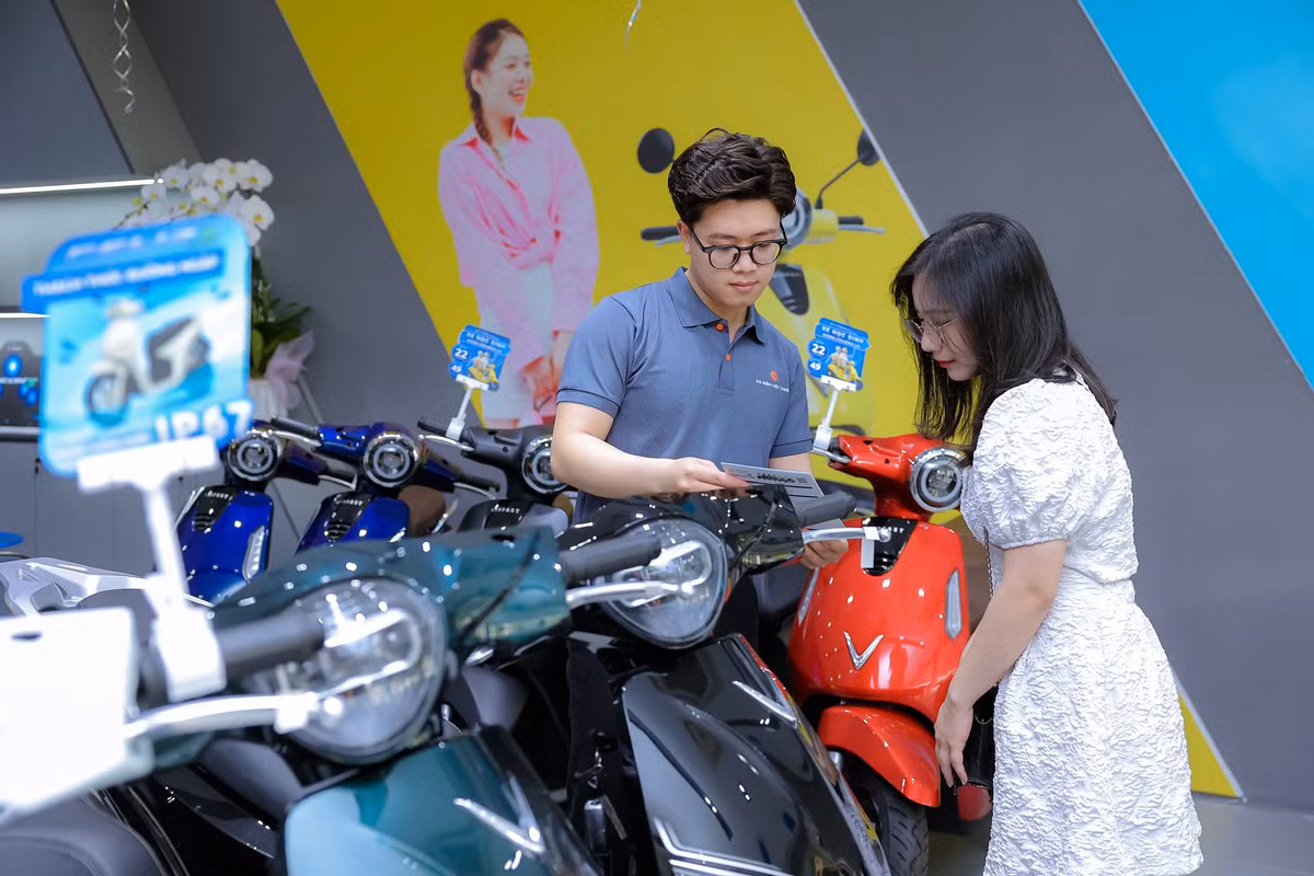 Khai truong dai ly uy quyen xe may dien VinFast dau tien tai Ha Noi nam 2023-Hinh-2