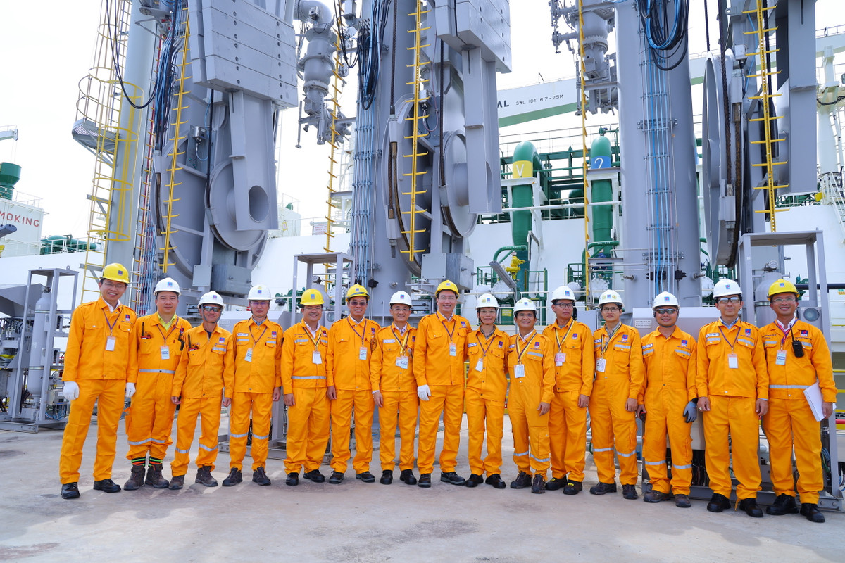 Tong luc cho “chien dich” don chuyen tau LNG dau tien den Viet Nam