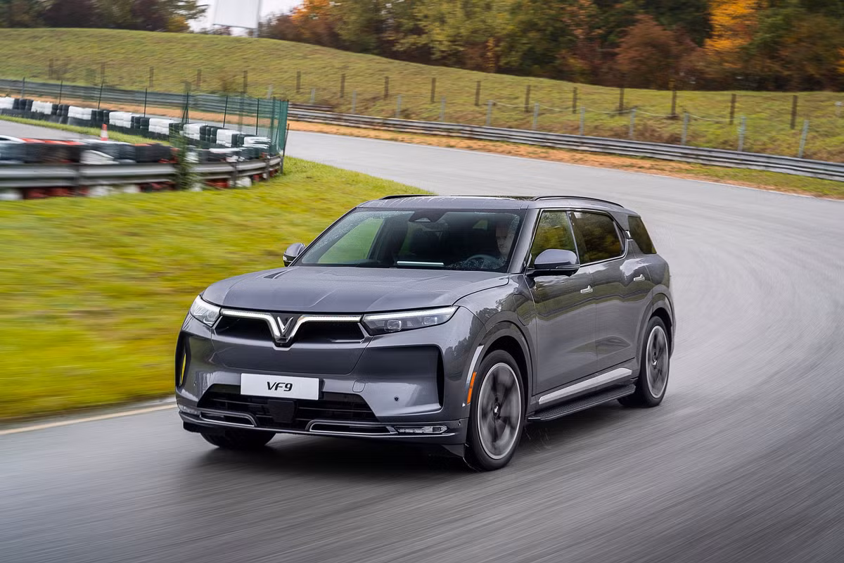 VinFast ban giao lo xe VF 9 dau tien vao ngay 27/3/2023