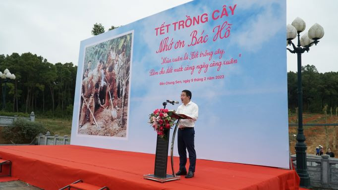 Le phat dong “Tet trong cay nho on Bac Ho” tai Den Chung Son: GIEO MAM XANH, GAT HY VONG-Hinh-2