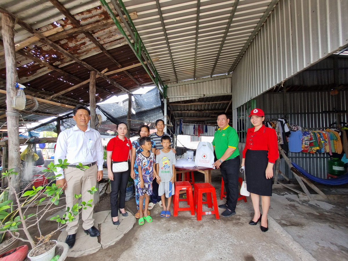 Nutifood tặng hàng nghìn phần quà cho trẻ em nghèo nhân dịp tết thiếu nhi - Hình 4 Nutifood tang hang nghin phan qua cho tre em ngheo nhan dip tet thieu nhi-Hinh-4