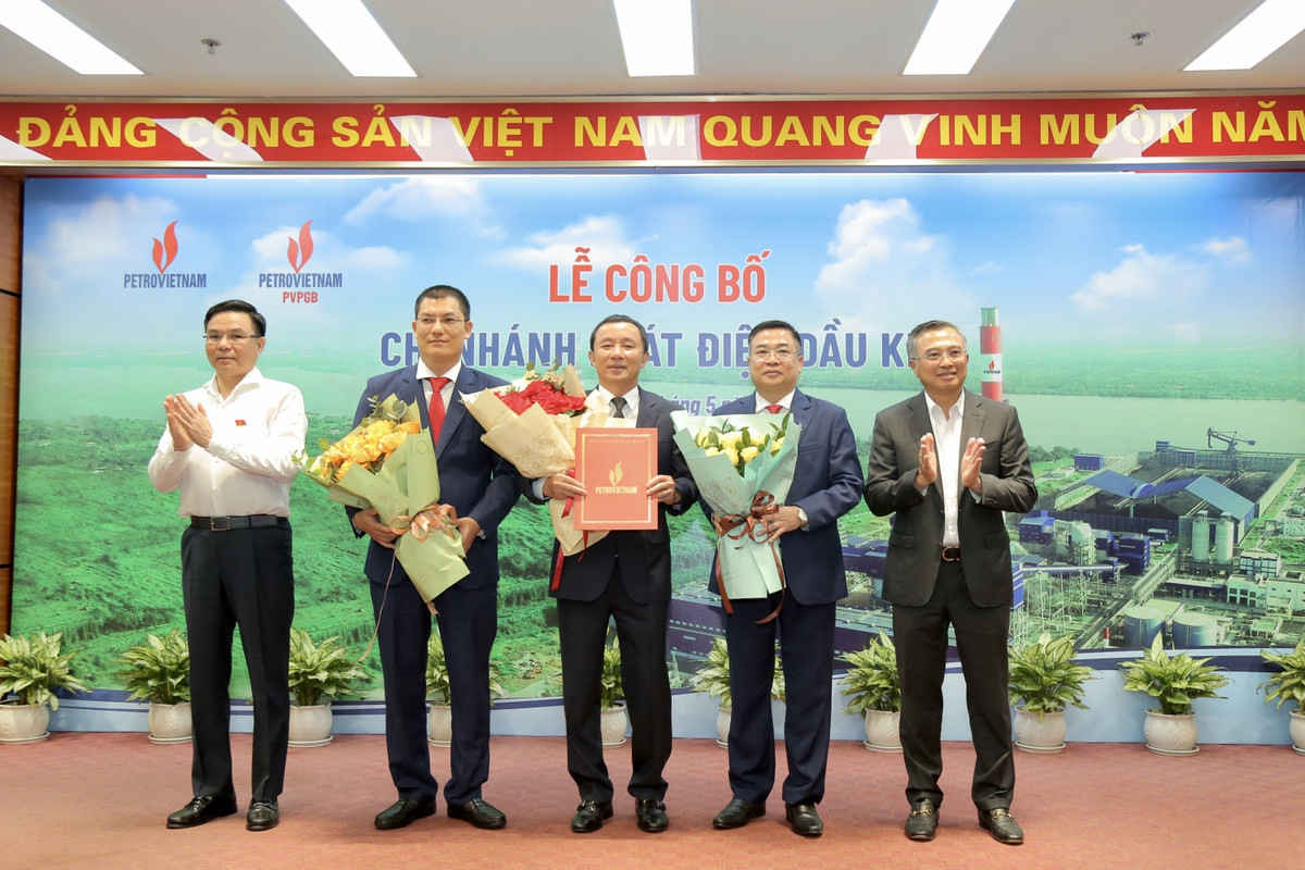 Petrovietnam ra mat Chi nhanh Phat dien Dau khi