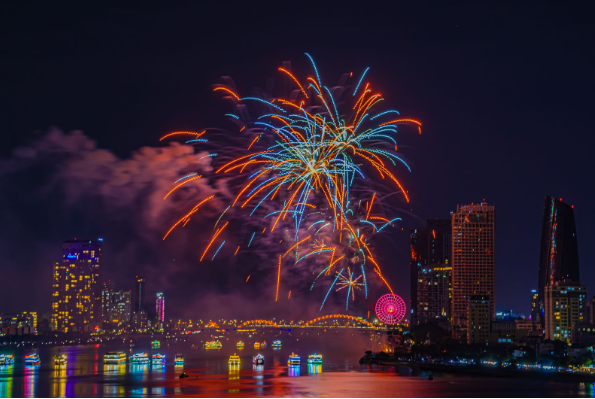 Khai mạc Lễ hội Pháo hoa Quốc tế Đà Nẵng 2023 - ấn tượng từ sân khấu đến pháo hoa - Hình 11 Khai mac Le hoi Phao hoa Quoc te Da Nang 2023 - an tuong tu san khau den phao hoa-Hinh-11