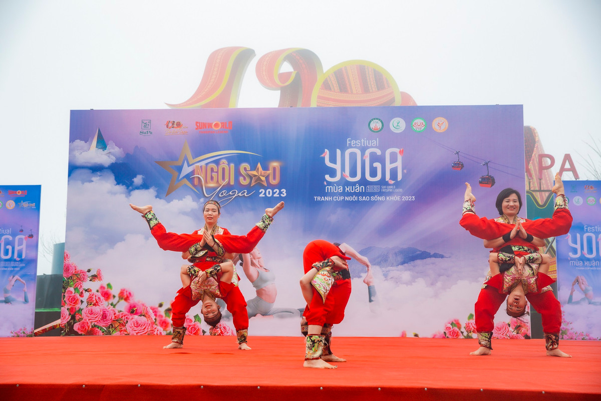 500 nguoi dong dien Yoga chao mat troi tai Fansipan-Hinh-12