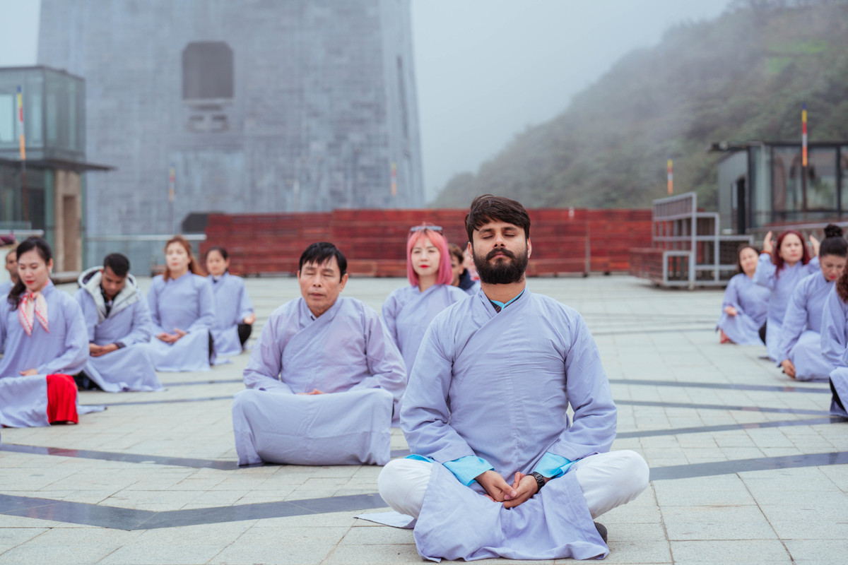 500 nguoi dong dien Yoga chao mat troi tai Fansipan-Hinh-9