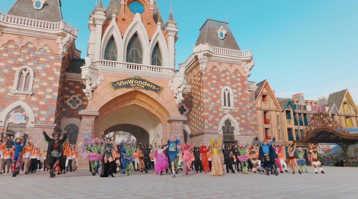 8 Wonder mo ban ve - Cong bo dan sao Viet bieu dien cung Charlie Puth-Hinh-2