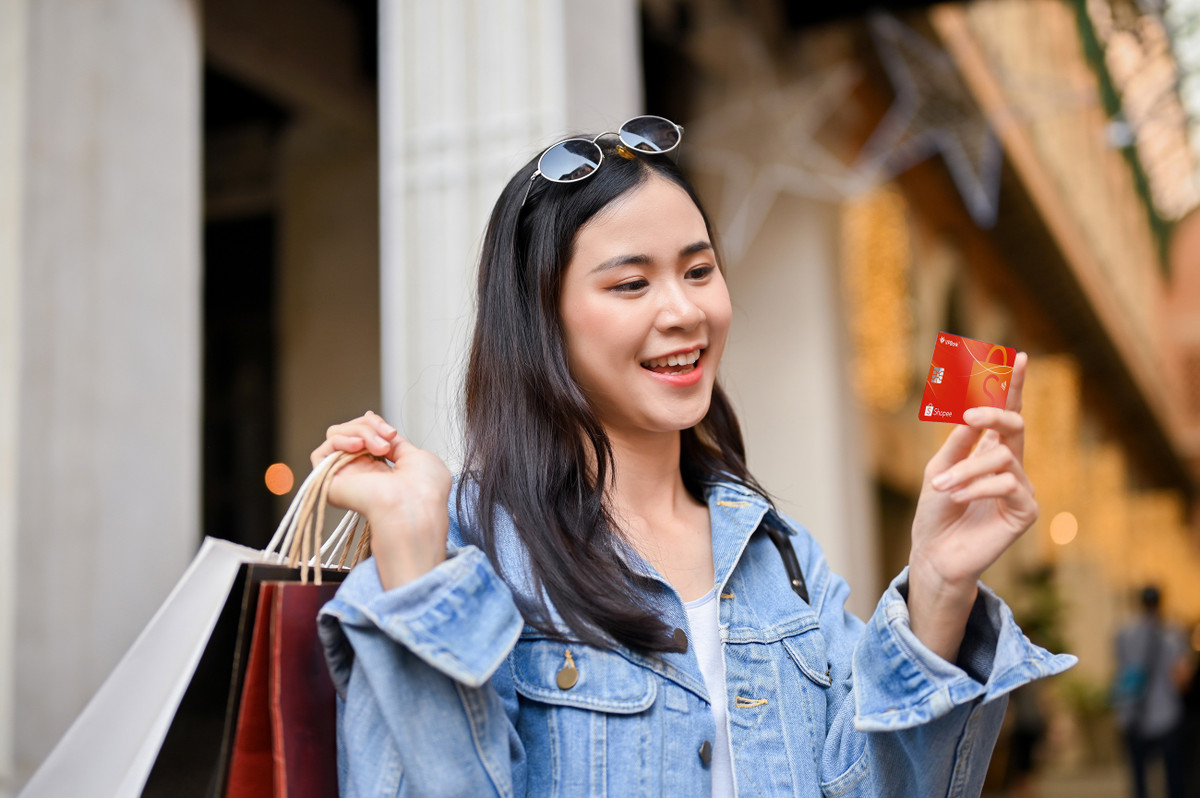 Chi tieu thong minh, huong nhieu uu dai cung the tin dung VPBank