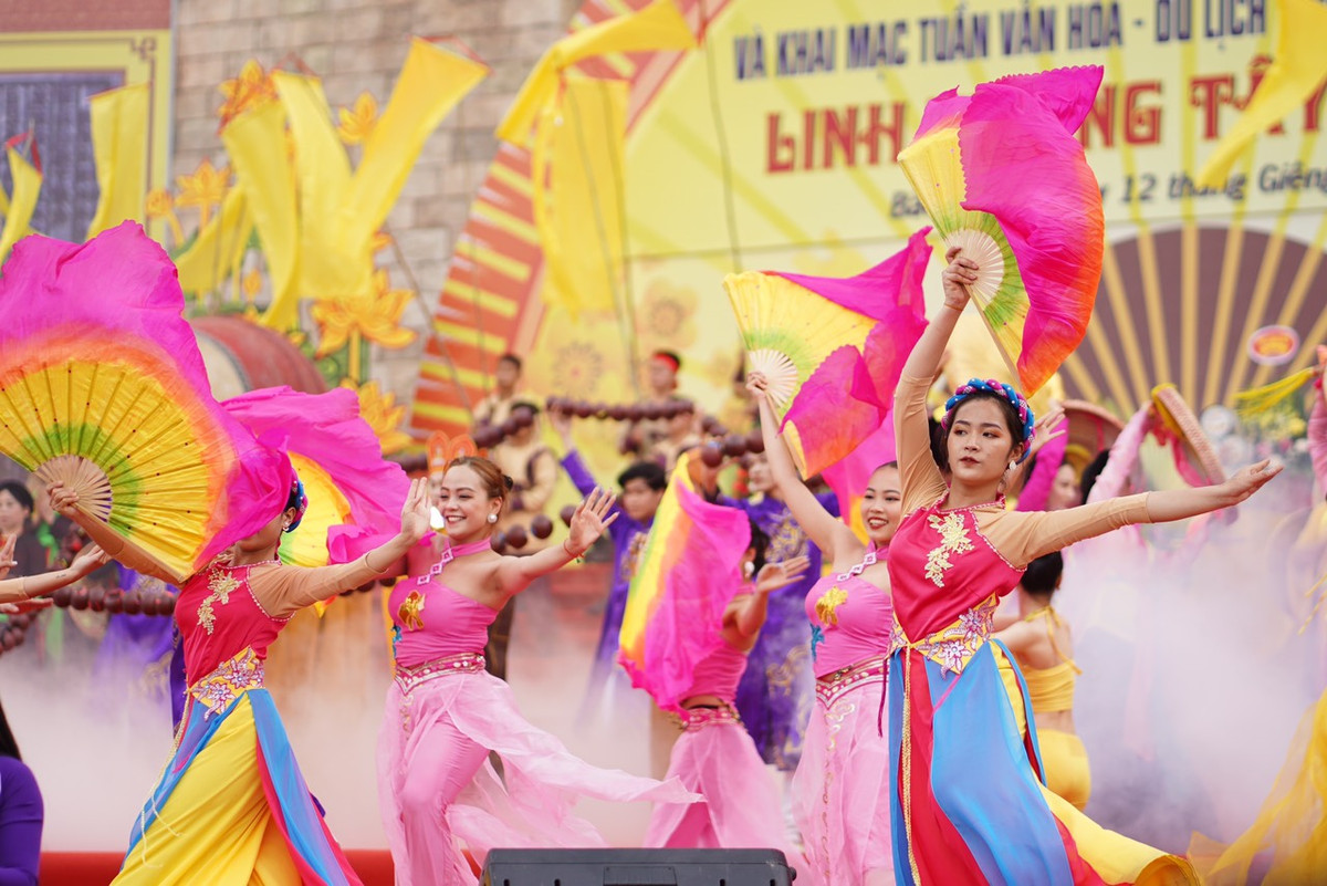 Dac sac Le khai hoi Xuan tai Tay Yen Tu do MIK GROUP phat trien-Hinh-3