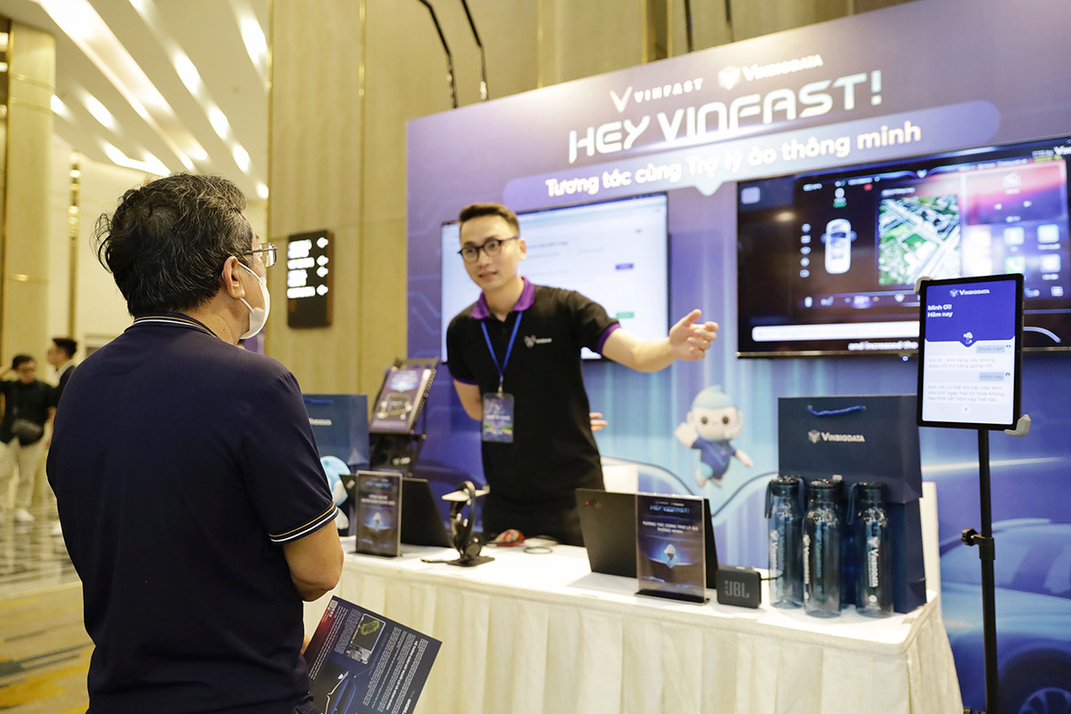 Xe dien - “Sieu may tinh” di dong, nac thang moi cua nganh cong nghiep o to-Hinh-4