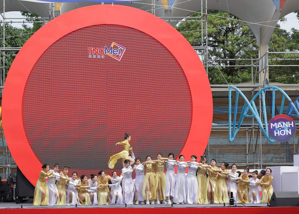 Thang 5 ruc ro cua nguoi TNG Holdings Vietnam .-Hinh-6