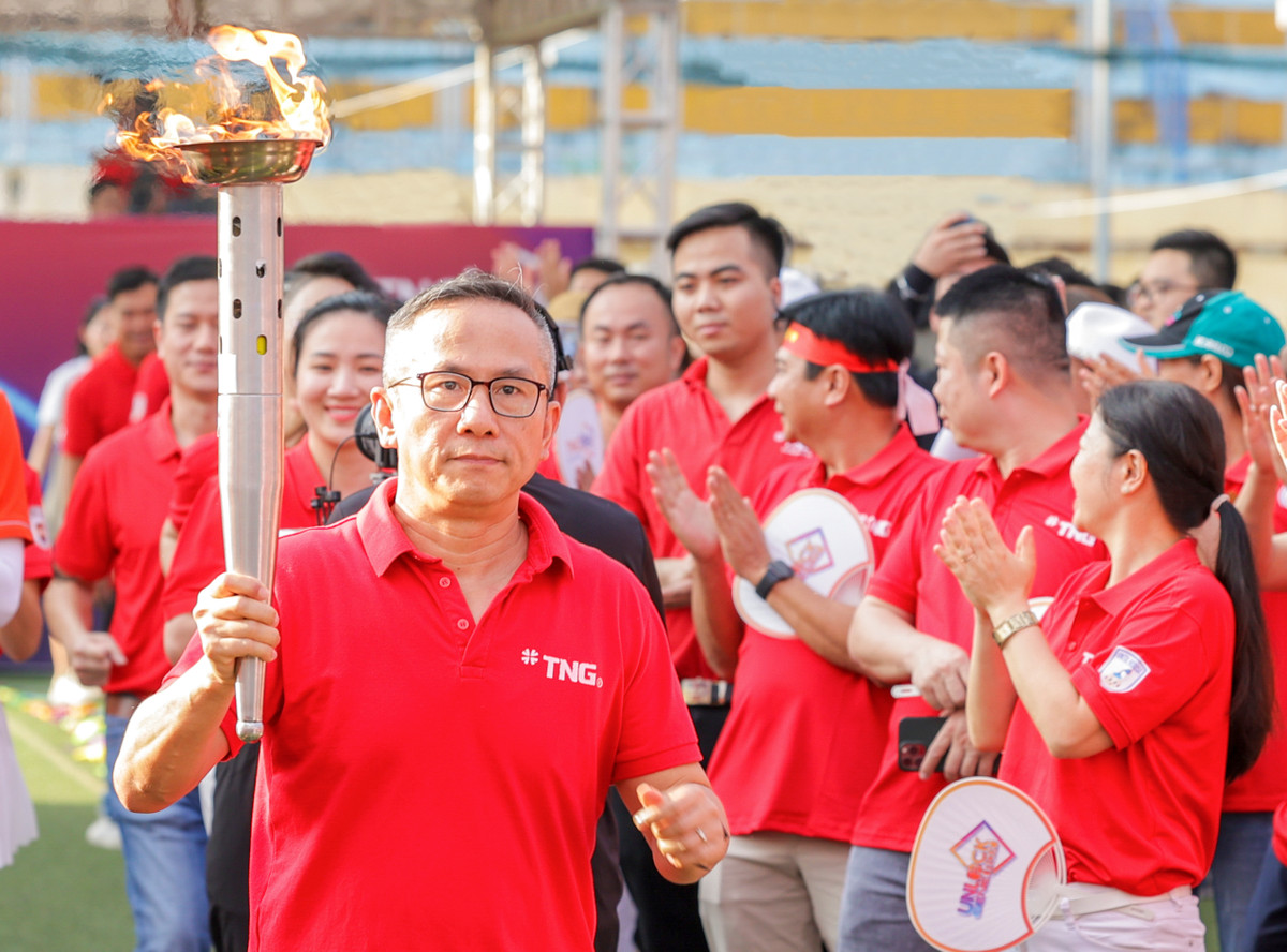 Thang 5 ruc ro cua nguoi TNG Holdings Vietnam .-Hinh-3