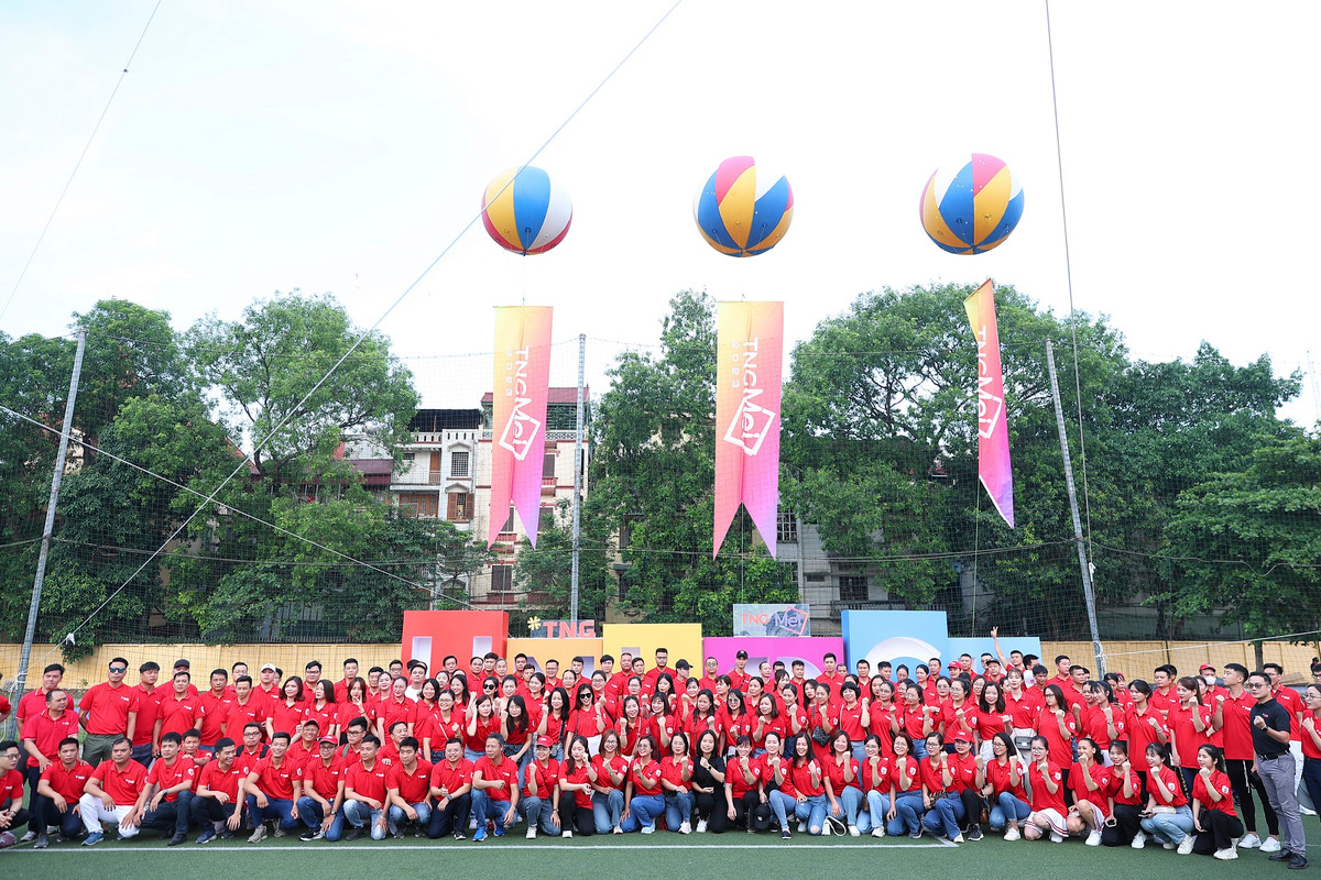 Thang 5 ruc ro cua nguoi TNG Holdings Vietnam .