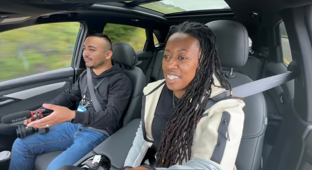 Lái xe VF 8 là một trải nghiệm thực sự thú vị - Hình 3 Lai xe VF 8 la mot trai nghiem thuc su thu vi-Hinh-3