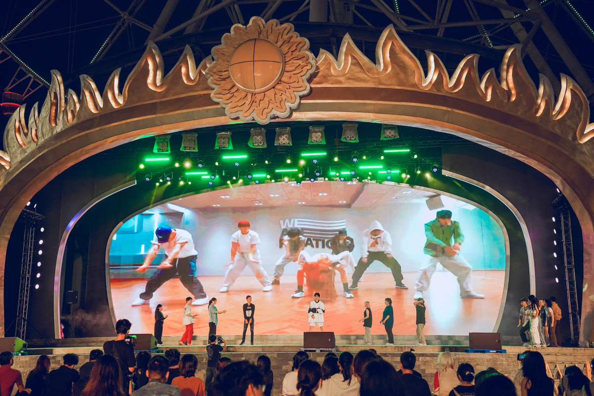 Hang ngan du khach den vui choi tai Cong vien Chau A va Ba Na Hills tai Da Nang-Hinh-8