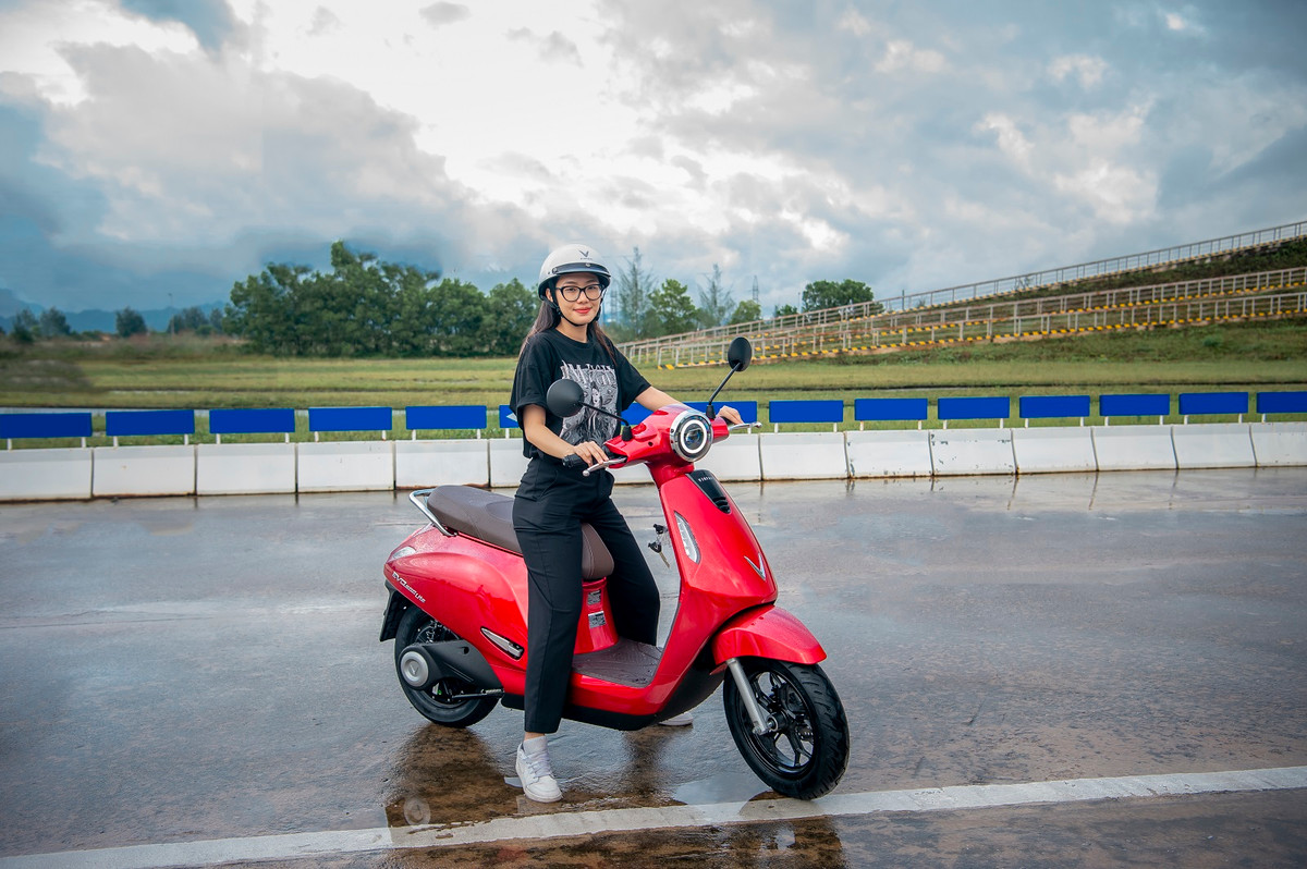 VinFast uu dai dac biet mua he - EVO200 LITE ve gia 19,4 trieu dong-Hinh-2